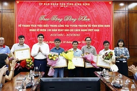 Chủ tịch UBND tỉnh tặng bằng khen cho người làm báo trên địa bàn tỉnh