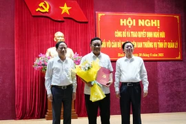 Công bố và trao quyết định nghỉ hưu đối với đồng chí Lê Kim Toàn, Phó Bí thư Thường trực Tỉnh ủy, Trưởng Đoàn ĐBQH tỉnh