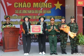 Chào đón đoàn tập luyện diễu binh, diễu hành kỷ niệm 80 năm Cách mạng Tháng Tám và Quốc khánh 2.9 đến Ga Diêu Trì