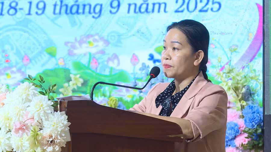 Bà Lê Thị Thu Hương-Phó Giám đốc Sở Văn hóa-Thể thao và Du lịch phát biểu khai mạc hội nghị. Ảnh: Huy Toàn