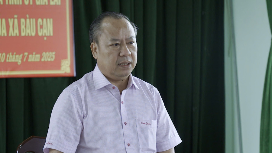 Đồng chí Châu Ngọc Tuấn-Phó Bí thư Tỉnh ủy, Trưởng đoàn Đại biểu Quốc hội tỉnh phát biểu chỉ đạo tại buổi làm việc. Ảnh: Minh Trung dc-chau-ngoc-tuan-chi-dao.jpg