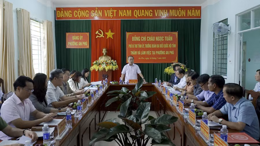 quang-canh-buoi-lam-viec.jpg