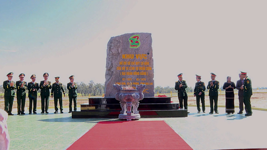 mo-bang-khanh-thanh-bia-di-tich-lich-su-khu-vuc-bo-tri-so-chi-huy-co-ban-cua-bo-tu-lenh-su-doan-320a.jpg