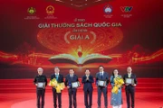 “Lịch sử Việt Nam bằng hình” đạt giải A Giải thưởng Sách quốc gia, “Mưa đỏ” đạt giải Sách được bạn đọc yêu thích
