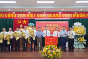 Đảng bộ Công ty CP Đầu tư và Phát triển điện Sê San 3A nhận Cờ thi đua của Đảng ủy Chính phủ