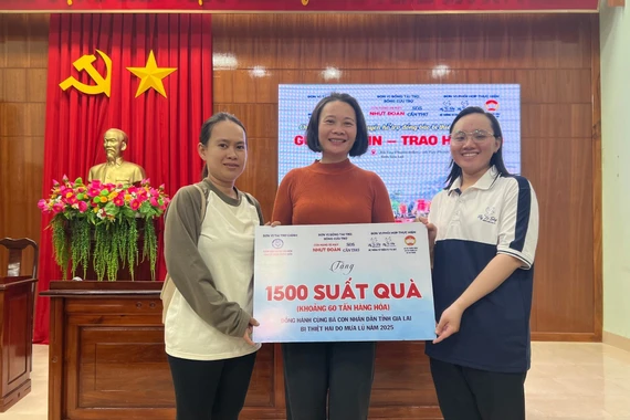 Người dân miền Tây Nam Bộ hướng về vùng lũ Gia Lai