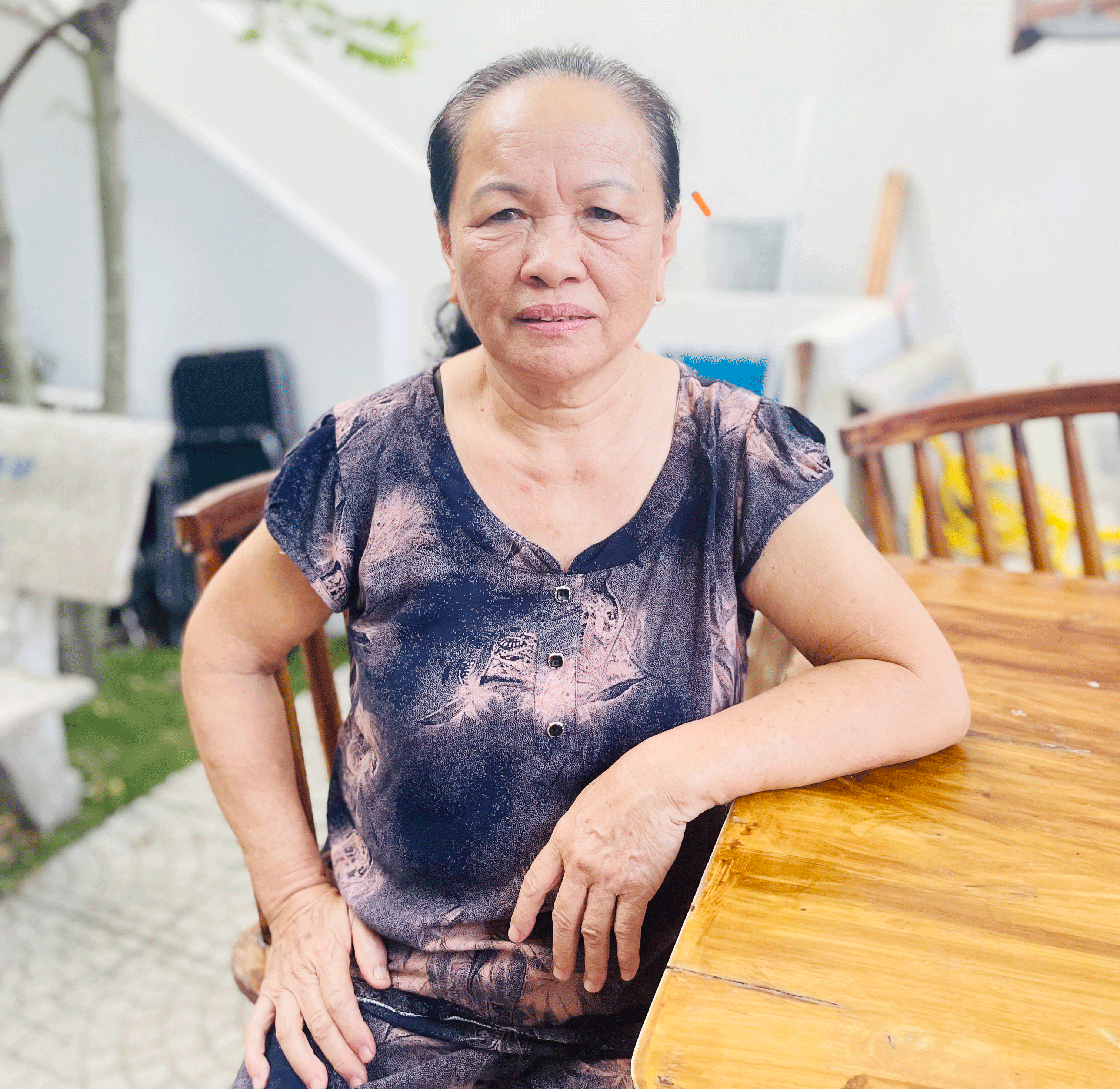 Bà Nguyễn Thị Bốn vượt lên khó khăn khi chồng không may qua đời trong cơn bão dữ. Bà quyết tâm ra khơi, làm kinh tế nuôi con ăn học đến nơi đến chốn. Ảnh: H.T.V Bà Nguyễn Thị Bốn vượt lên khó khăn khi chồng không may qua đời trong cơn bão dữ. Bà quyết tâm ra khơi, làm kinh tế nuôi con ăn học đến nơi đến chốn. Ảnh: H.T.V