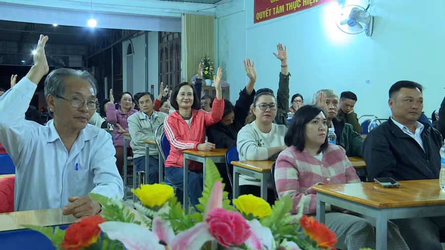 cu-tri-tham-du-hoi-nghi-bieu-quyet-tin-nhiem-thong-nhat-gioi-thieu-pho-bi-thu-tinh-uy-truong-doan-dbqh-tinh-chau-ngoc-tuan-tham-gia-ung-cu-dai-bieu-quoc-hoi-khoa-xvi-anh-huy-toan.jpg