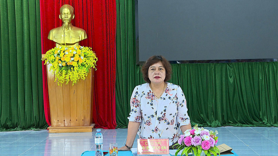 Trưởng Ban Pháp chế HĐND tỉnh Đinh Ly An phát biểu kết luận buổi làm việc. Ảnh: R'Piên truong-ban-phap-che-hdnd-tinh-gia-lai-dinh-ly-an-phat-bieu-ket-luan-buoi-lam-viec-anh-rpien.jpg