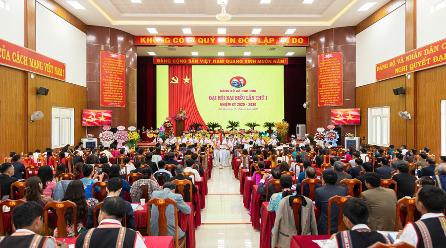 Quang cảnh đại hội. Ảnh: Văn Tuấn quang-canh-dai-hoi-dai-bieu-dang-bo-xa-dak-doa-lan-thu-i-nhiem-ky-2025-2030-anh-van-tuan.jpg