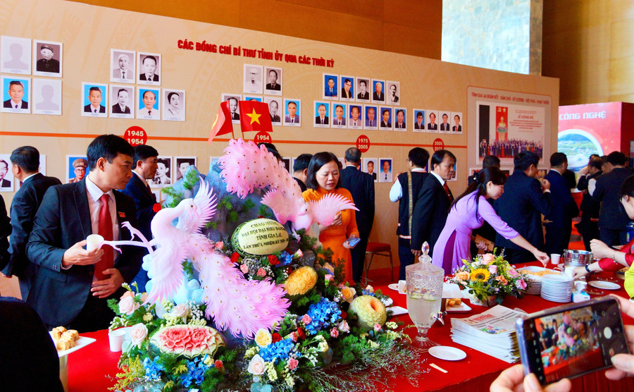 Mô hình gợi liên tưởng về đại ngàn, cao nguyên xanh tại khu vực tiệc giữa giờ của Đại hội. Ảnh: Nguyễn Muội 2teabreak.jpg