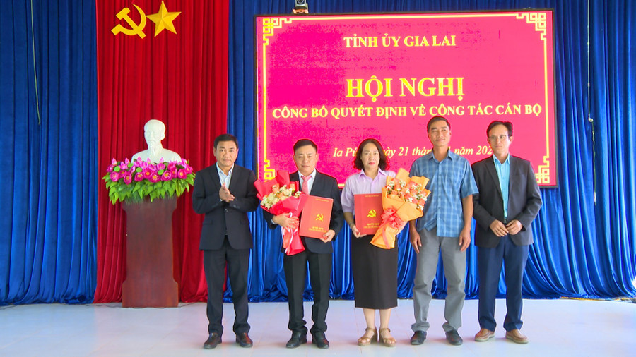 cong-bo-quyet-dinh-ve-cong-tac-can-bo-tai-xa-ia-puch-anh-vien-khanh.jpg