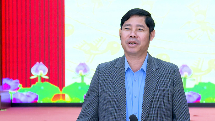 Phó Chủ tịch Thường trực Ủy ban MTTQ Việt Nam tỉnh Trần Minh Sơn phát biểu chỉ đạo tại buổi làm việc. Ảnh: Mạnh Hà