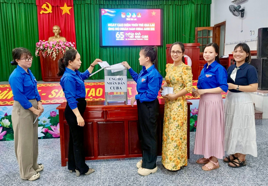 Đoàn viên thanh niên, công chức, viên chức tham gia ủng hộ nhân dân Cuba. Ảnh: ĐVCC e8397566-d2f3-4862-b44c-3746c6ae082e-1-201-a.jpg