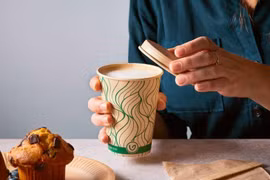 Cốc giấy không thể tái chế và rất khó phân hủy