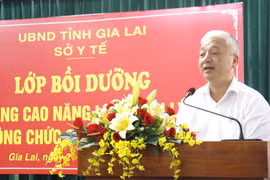 Giám đốc Sở Y tế Lê Quang Hùng phát biểu khai mạc lớp bồi dưỡng.