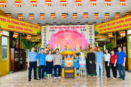 Lãnh đạo thị xã Ayun Pa thăm, chúc mừng các cơ sở Phật giáo nhân Đại lễ Phật đản