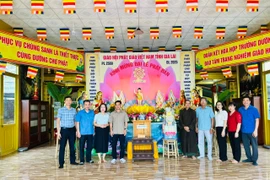 Lãnh đạo thị xã Ayun Pa thăm, chúc mừng các cơ sở Phật giáo nhân Đại lễ Phật đản