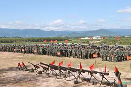 Người dân không đi lại trong phạm vi giới cận khu vực bắn đạn thật vào ngày 21-8