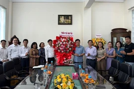 Phó Chủ tịch Thường trực HĐND tỉnh Trương Văn Đạt chúc mừng Báo Gia Lai nhân 100 năm Ngày Báo chí Cách mạng Việt Nam