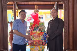 Pleiku thành lập 6 đoàn thăm, chúc mừng các cơ sở Phật giáo, gia đình chính sách có đạo dịp Đại lễ Phật đản