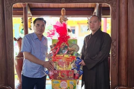 Pleiku thành lập 6 đoàn thăm, chúc mừng các cơ sở Phật giáo, gia đình chính sách có đạo dịp Đại lễ Phật đản