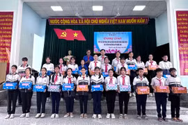 Đại biểu HĐND huyện Đak Pơ đối thoại với trẻ em