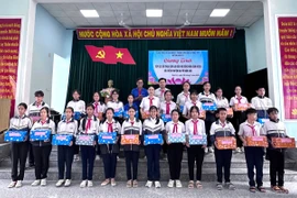 Đại biểu HĐND huyện Đak Pơ đối thoại với trẻ em