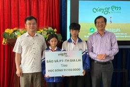 Trao hỗ trợ hơn 50 triệu đồng cho 3 anh em trong phóng sự “Khoảng trống cần được lấp đầy”