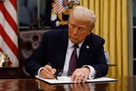 Tổng thống Mỹ ký sắc lệnh giảm ½ mức thuế bổ sung hàng hóa Trung Quốc