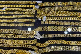 Giá vàng trong nước tăng phi mã, vọt lên 130,6 triệu đồng/lượng