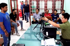 Cấp tài khoản định danh điện tử mức độ 2 cho 13 người nước ngoài