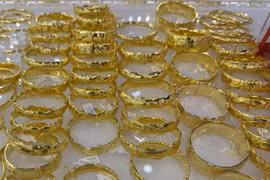 Giá vàng neo cao kỷ lục với 146,4 triệu đồng/lượng
