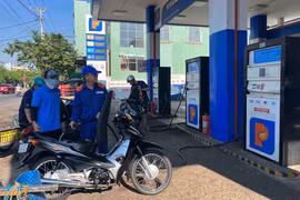 Chiều 11-9, giá xăng giảm nhẹ. Ảnh: P.V