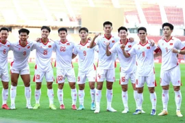 Sự cố âm thanh đã xảy ra khi hai đội U22 Việt Nam và U22 Lào thực hiện nghi thức hát quốc ca. (Ảnh: VFF)