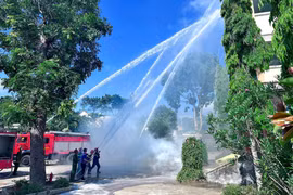 Hơn 170 giáo viên, học sinh Trường THCS Dân tộc nội trú huyện Đak Pơ diễn tập phòng cháy chữa cháy