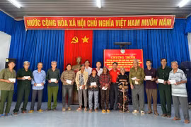 Phú Thiện, Đak Pơ gặp mặt, tặng quà cựu chiến binh, người có công với cách mạng