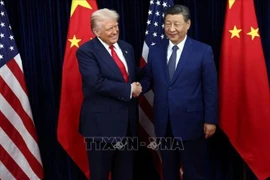 Tổng thống Mỹ Donald Trump (trái) trong cuộc gặp Chủ tịch Trung Quốc Tập Cận Bình tại Busan, Hàn Quốc ngày 30/10/2025. Ảnh: REUTERS/TTXVN