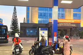 Giá xăng dầu giảm 2 lần liên tiếp trong tuần, xăng RON 95-III về gần mức 19.000 đồng/lít