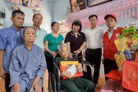 Quỹ Lá Xanh nhận phụng dưỡng 11 Mẹ Việt Nam Anh hùng tại Gia Lai