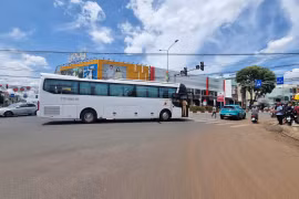 Pleiku: Đi bộ qua đường, người phụ nữ bị ô tô khách tông tử vong