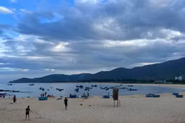 Vùng biển Gia Lai có mưa giông, lốc xoáy, sóng cao trên 2 m