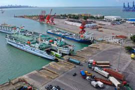 Trung Quốc áp dụng phí cảng đặc biệt đối với tàu thuyền Mỹ từ ngày 14-10