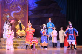 Đêm Quy Nhơn nghe hát bội, bài chòi... 