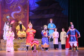 Đêm Quy Nhơn nghe hát bội, bài chòi...
