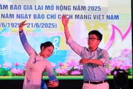 Cuộc thi còn là nơi người làm báo thể hiện tâm hồn nghệ sĩ. Ảnh: Minh Châu