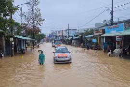 Gia Lai dành nhiều chính sách hỗ trợ cho các gia đình bị thiệt hại do bão lũ. Ảnh: P.V