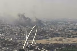 Khói bốc lên sau các vụ nổ ở Doha, Qatar ngày 9/9/2025. Ảnh: IRNA/TTXVN