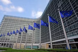 Sau Liên hợp quốc, EU tái áp đặt lệnh trừng phạt Iran