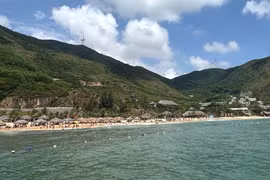 Việt Nam đón 10,7 triệu lượt khách quốc tế, doanh thu gần 410.000 tỷ đồng